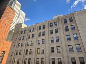 Exterior - 2 Bedroom/2 Bath Downtown | Sleeps Six | Walkable (Pittsburgh)
