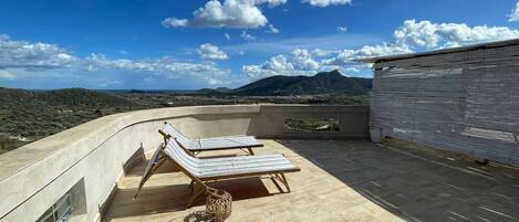 ห้องดีลักซ์ดับเบิล, ลานระเบียง, วิวทะเล | ลานระเบียง/นอกชาน