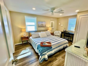 3 bedrooms, desk, iron/ironing board, free WiFi