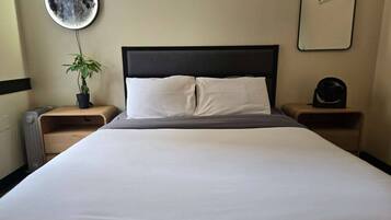 Desk, iron/ironing board, WiFi, bed sheets