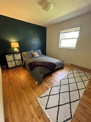 2 soverom, strykejern/-brett, wi-fi og sengetøy