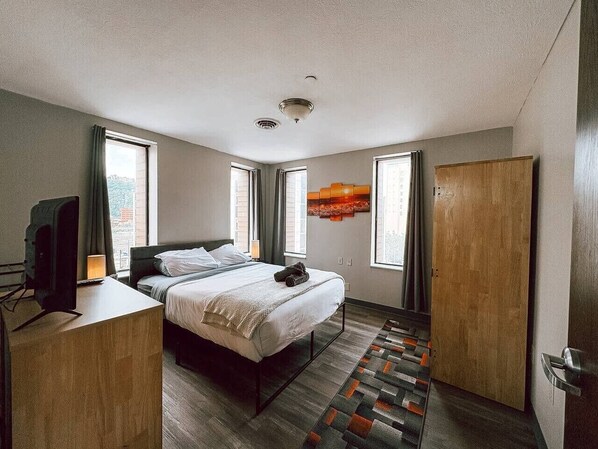 Desk, iron/ironing board, WiFi, bed sheets
