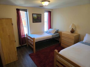 2 bedrooms, desk, iron/ironing board, WiFi