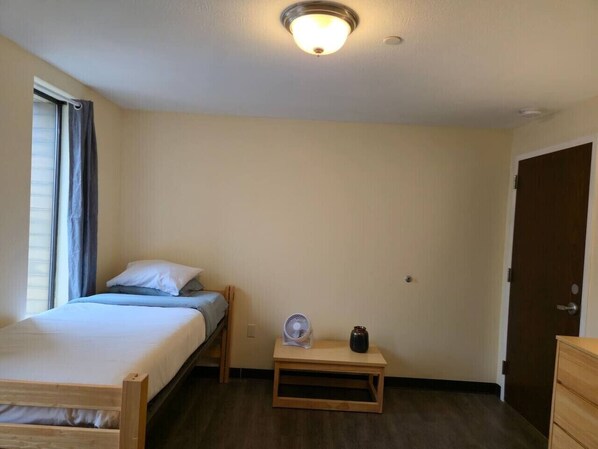 Desk, iron/ironing board, WiFi, bed sheets