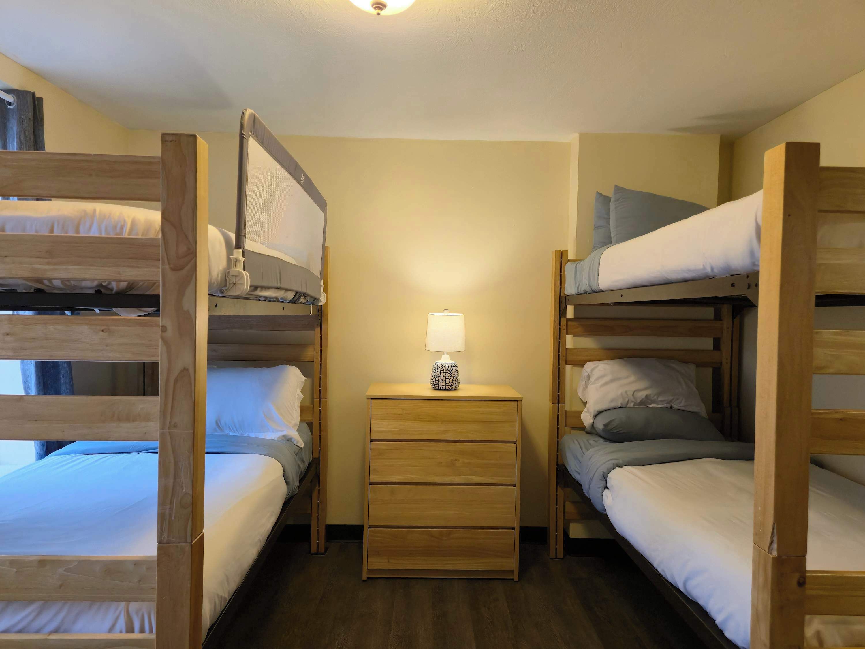 2 chambres, fer et planche à repasser, Wi-Fi, draps fournis