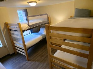 Room - Spacious 2BR/2BA Downtown Apt|Clean and Safe| (Pittsburgh)
