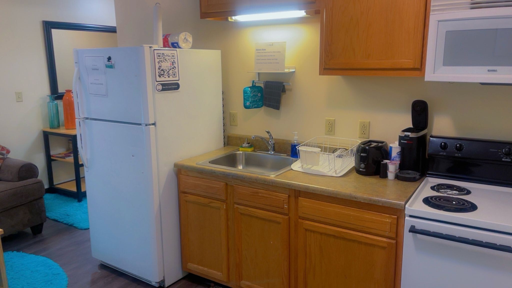 Refrigerador, microondas, horno y parrilla de estufa 