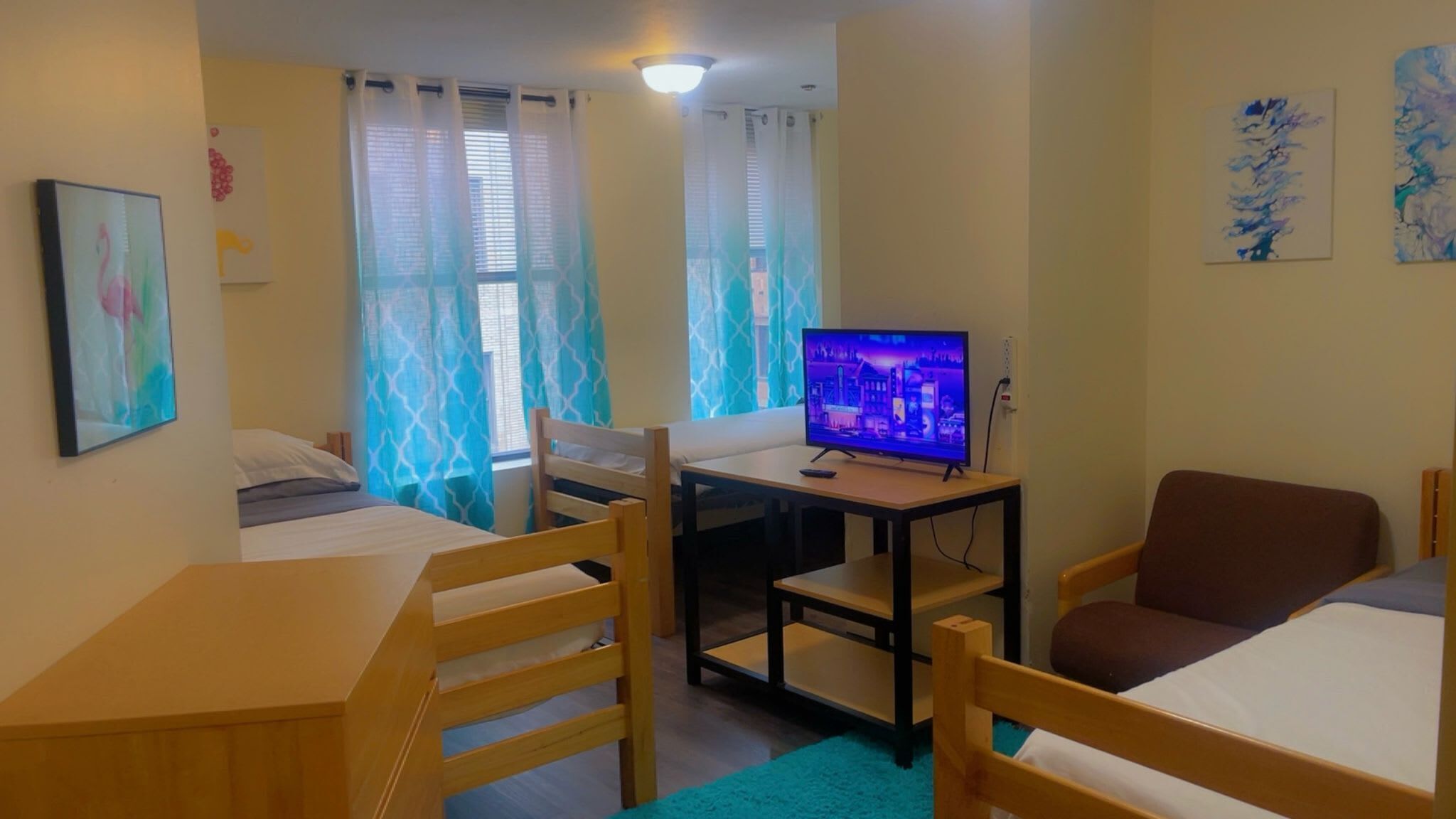 1 slaapkamer, een strijkplank/strijkijzer, wifi, beddengoed