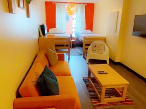 1 slaapkamer, een strijkplank/strijkijzer, wifi, beddengoed