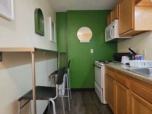 Microwave, oven, coffee/tea maker, cookware/dishes/utensils