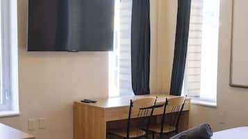 2 bedrooms, desk, iron/ironing board, WiFi