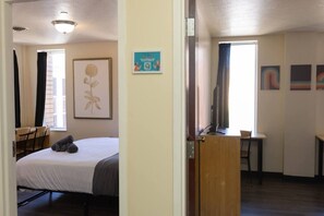 Desk, iron/ironing board, WiFi, bed sheets