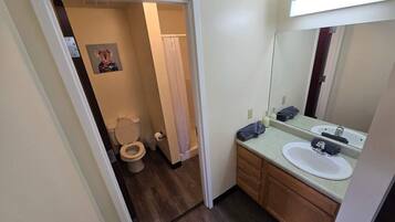 Shower, hair dryer, towels, shampoo