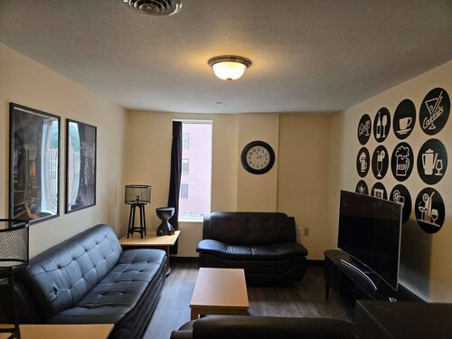 Downtown 2BR/2B | King Rm + Bunk Rm | River Views
