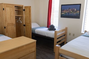 2 dormitorios, tabla de planchar con plancha, wifi y ropa de cama