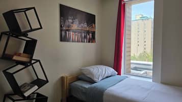 2 habitaciones, tabla de planchar con plancha, wifi y ropa de cama