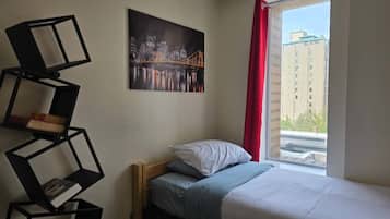 Desk, iron/ironing board, WiFi, bed sheets
