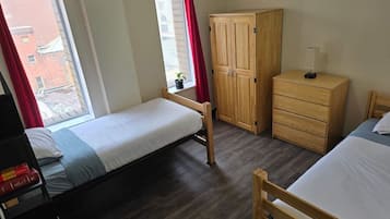 Desk, iron/ironing board, WiFi, bed sheets
