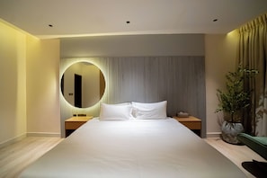 Apartment | Premium bedding, in-room safe, desk, laptop workspace