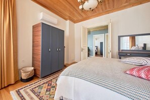 Iron/ironing board, cribs/infant beds - Nostalgic & Comfortable Historical Home! (Istanbul)