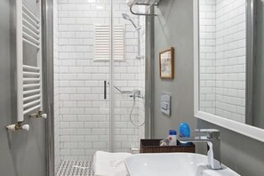 Hair dryer, slippers - Nostalgic & Comfortable Historical Home! (Istanbul)