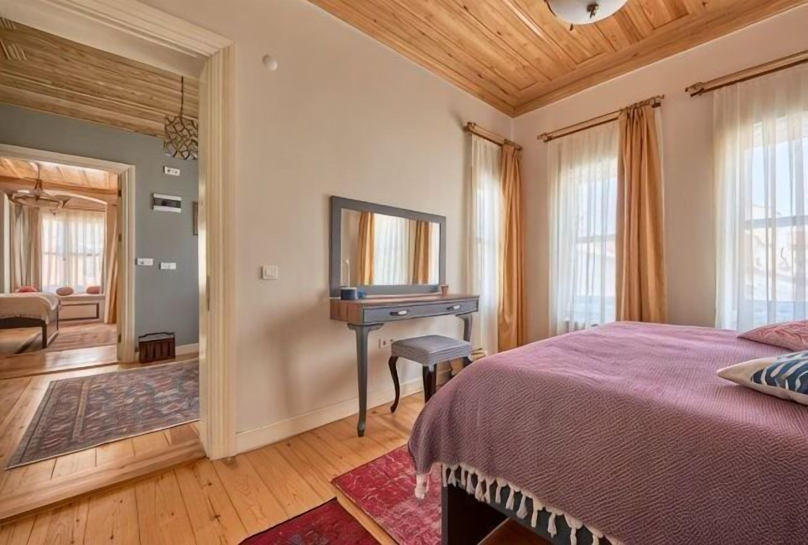 Iron/ironing board, cribs/infant beds