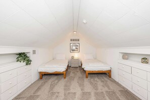 Hus - flera sängar - uteplats - utsikt mot trädgården (Valley Ridge Retreat) | 3 sovrum, individuell inredning, unika möbler och sängkläder