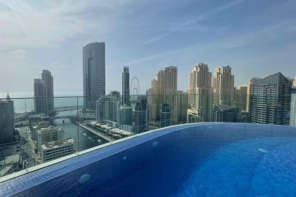 Interior - Dubai Marina Walk Gem Modern Apt with Pool & Gym access, Steps to Beach & Metro (Dubai)