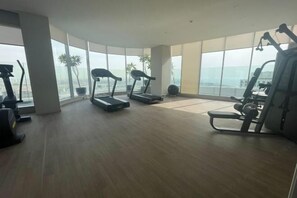 Interior - Dubai Marina Walk Gem Modern Apt with Pool & Gym access, Steps to Beach & Metro (Dubai)