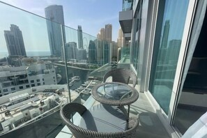 Property grounds - Dubai Marina Walk Gem Modern Apt with Pool & Gym access, Steps to Beach & Metro (Dubai)