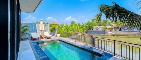 Kolam renang outdoor
