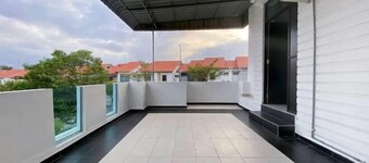 Stylish Blue Water Home w/ Pool