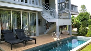 A modern house with a pool, a balcony, and a staircase. - 217 Casa Del Mar Pool Villa@Casa Sakoo Phuket (Phuket)
