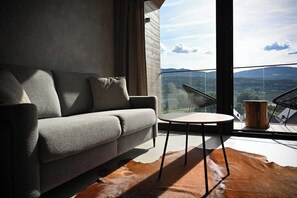 Elite Apartment, Balcony, Mountain View | Living room