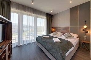 Design Studio, Balcony, Mountain View | Hypo-allergenic bedding, iron/ironing board, free WiFi, bed sheets