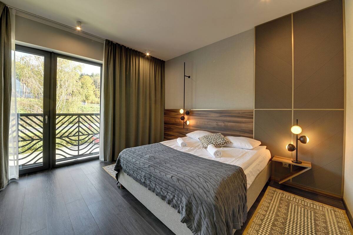 Junior Suite | Hypo-allergenic bedding, iron/ironing board, free WiFi, bed sheets