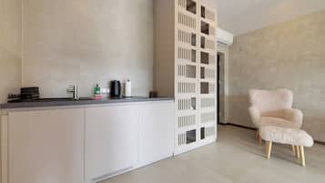 Elite Apartment, Balcony, Mountain View | Private kitchenette | Coffee/tea maker, electric kettle