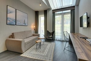 Junior Suite | Hypo-allergenic bedding, iron/ironing board, free WiFi, bed sheets