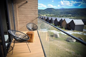 Apartamento elite, sacada, vista para a montanha | Vista da sacada