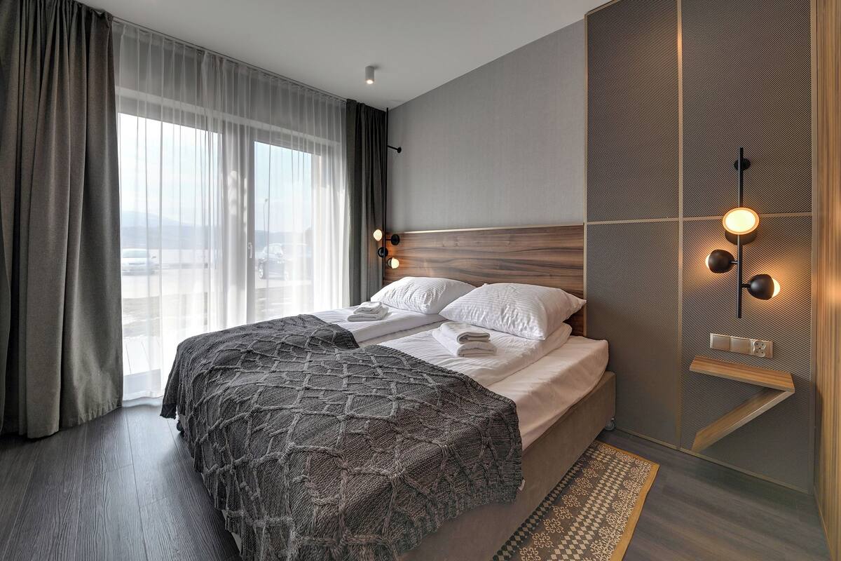 Apartment | Hypo-allergenic bedding, iron/ironing board, free WiFi, bed sheets