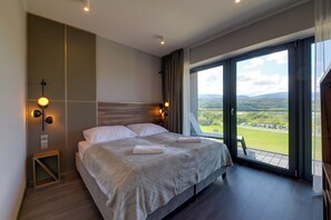 Design Studio, Balcony, Mountain View | Hypo-allergenic bedding, iron/ironing board, free WiFi, bed sheets - RentPlanet - Apartamenty Karkonoskie (Sosnówka)