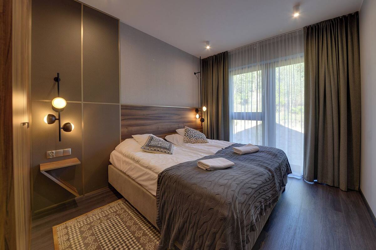 Apartment, 1 Bedroom | Hypo-allergenic bedding, iron/ironing board, free WiFi, bed sheets