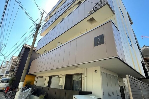 المنشأة من الخارج