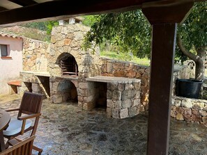 Outdoor dining - Holiday Home 'Germana' with Sea View, Wi-Fi and Air Conditioning (San Teodoro)