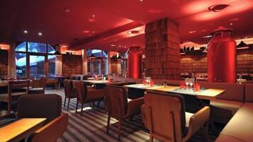 Bar (trong khuôn viên)