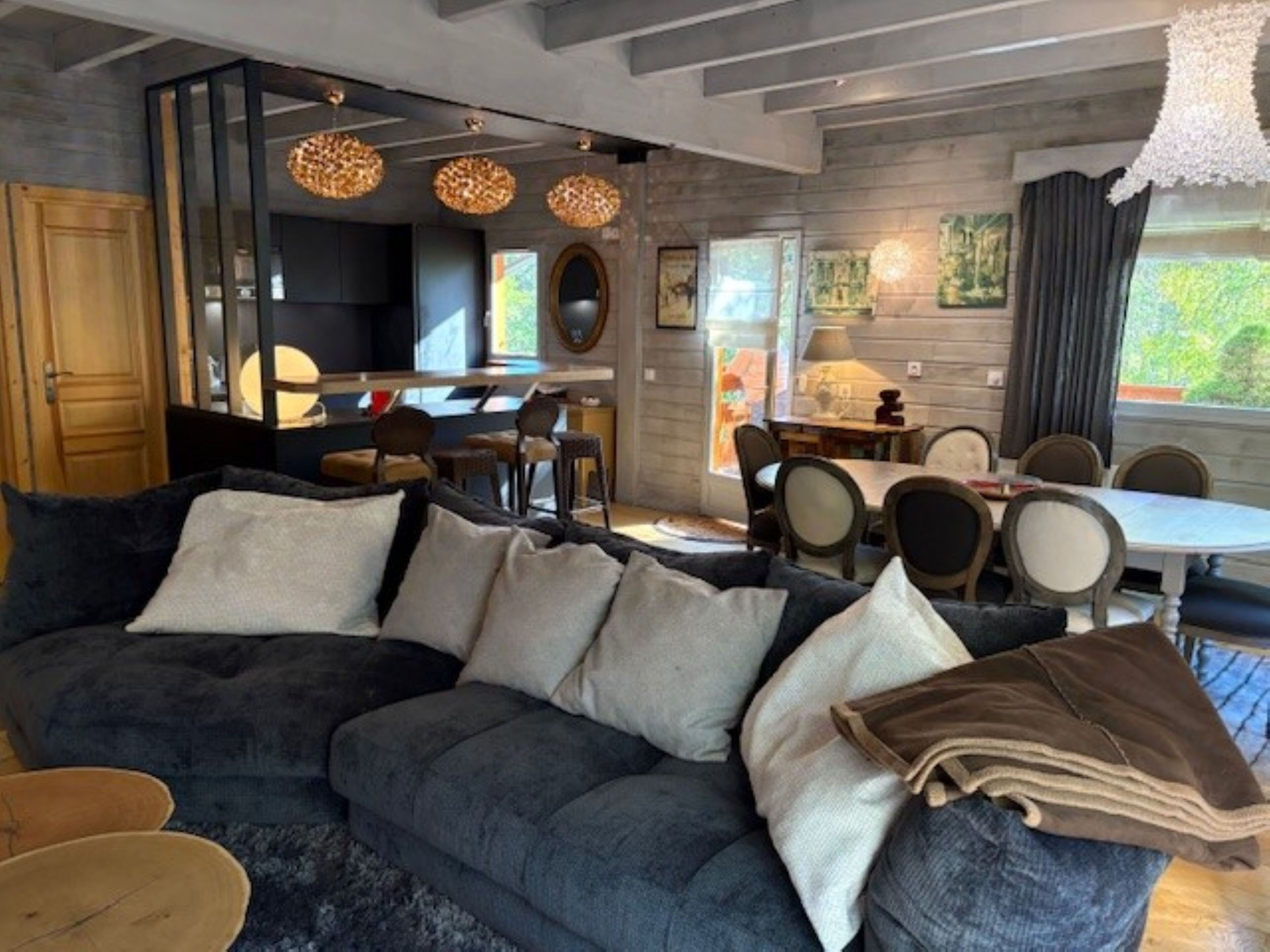 Télévision, cheminée