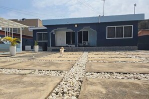 Property grounds - MH Blueberry suite (Accra)
