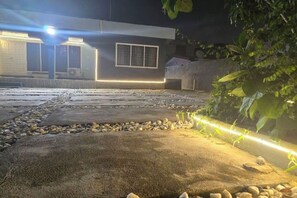 Gambar tidak terklasifikasi, 2 dari 12, tombol