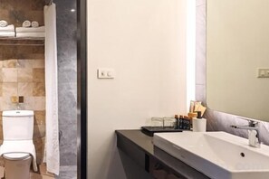Bathroom - DAY & NIGHT by THE MOMENT (Chiang Mai)