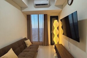 Children’s area - 53rd Floor, 2 Br, Netflix, Apt with View by Sky (Batam Center)